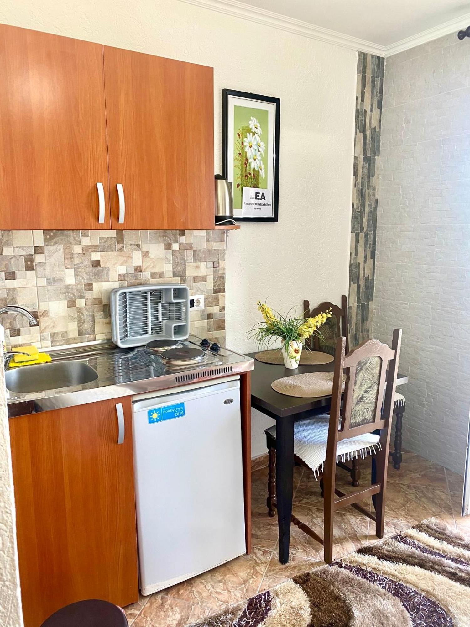 Apartments Zuto Ulcinj Ngoại thất bức ảnh